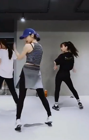 May J Lee 编舞 Little Nikki Says - 街舞视频