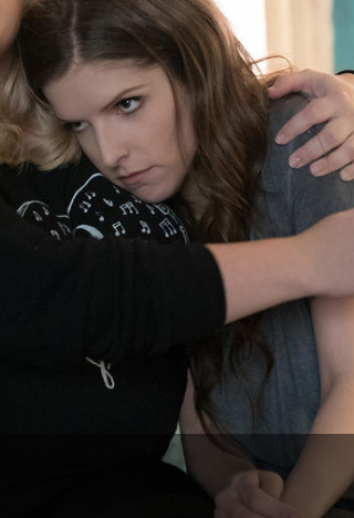 《完美音调3》新预告鲁比罗丝斗歌亮相